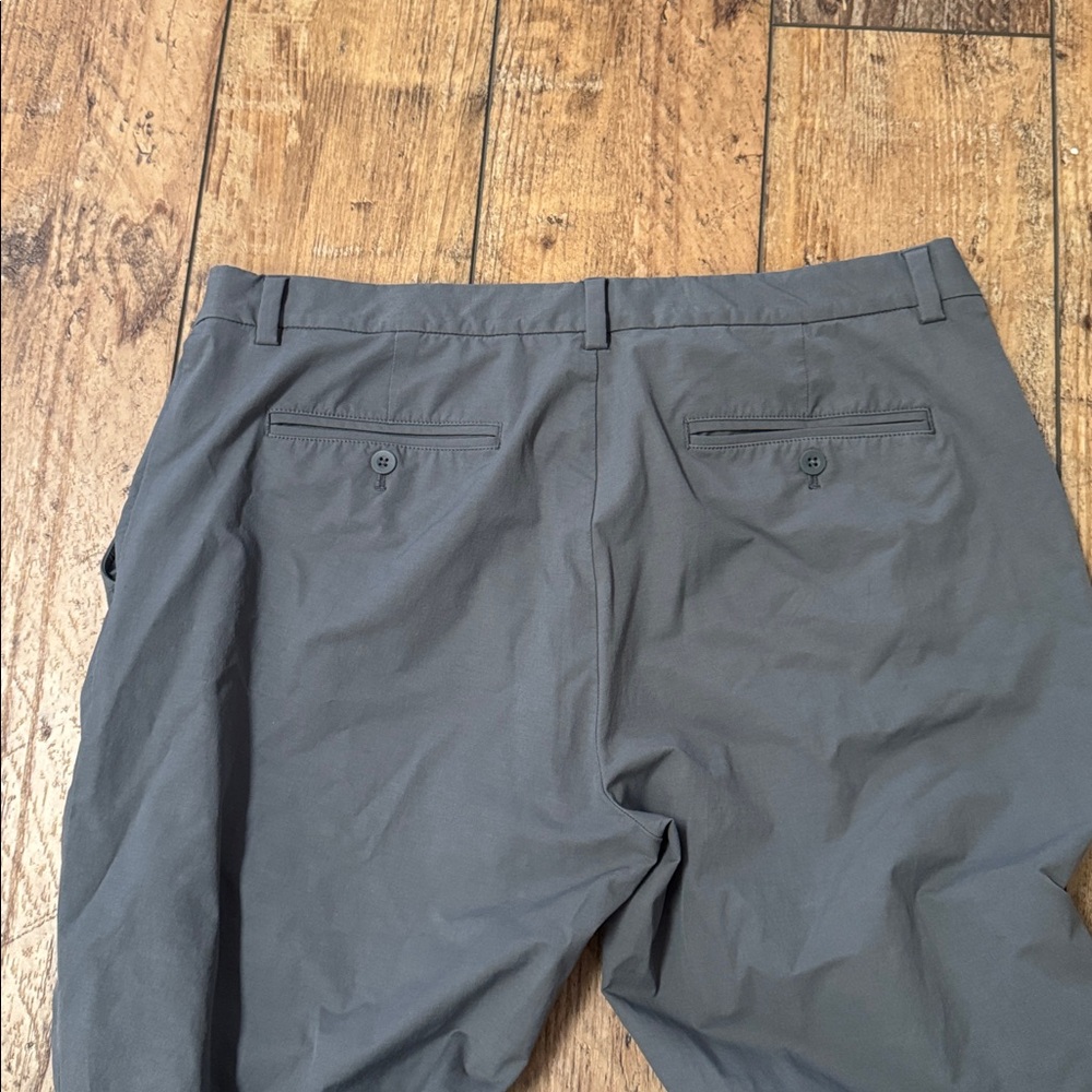 Men’s Vineyard Vines performance pants - Picture 3 of 3